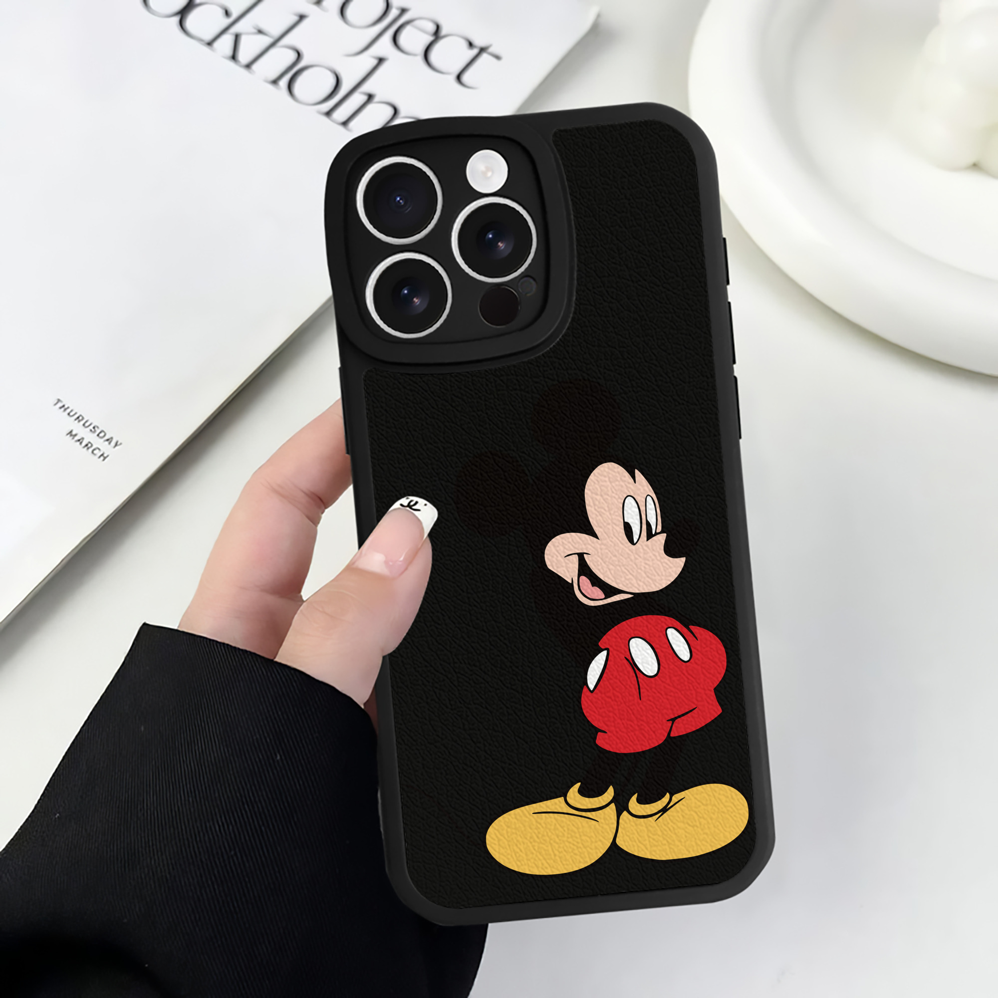 （画像用） ミッキーマウス Mickey Mouse 【iPhone 16シリーズ対応】シリコンスマホケース（レザー調） 材質：シリコン